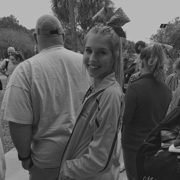Meet your Posher, Alyssa - Picture 1 of 1
